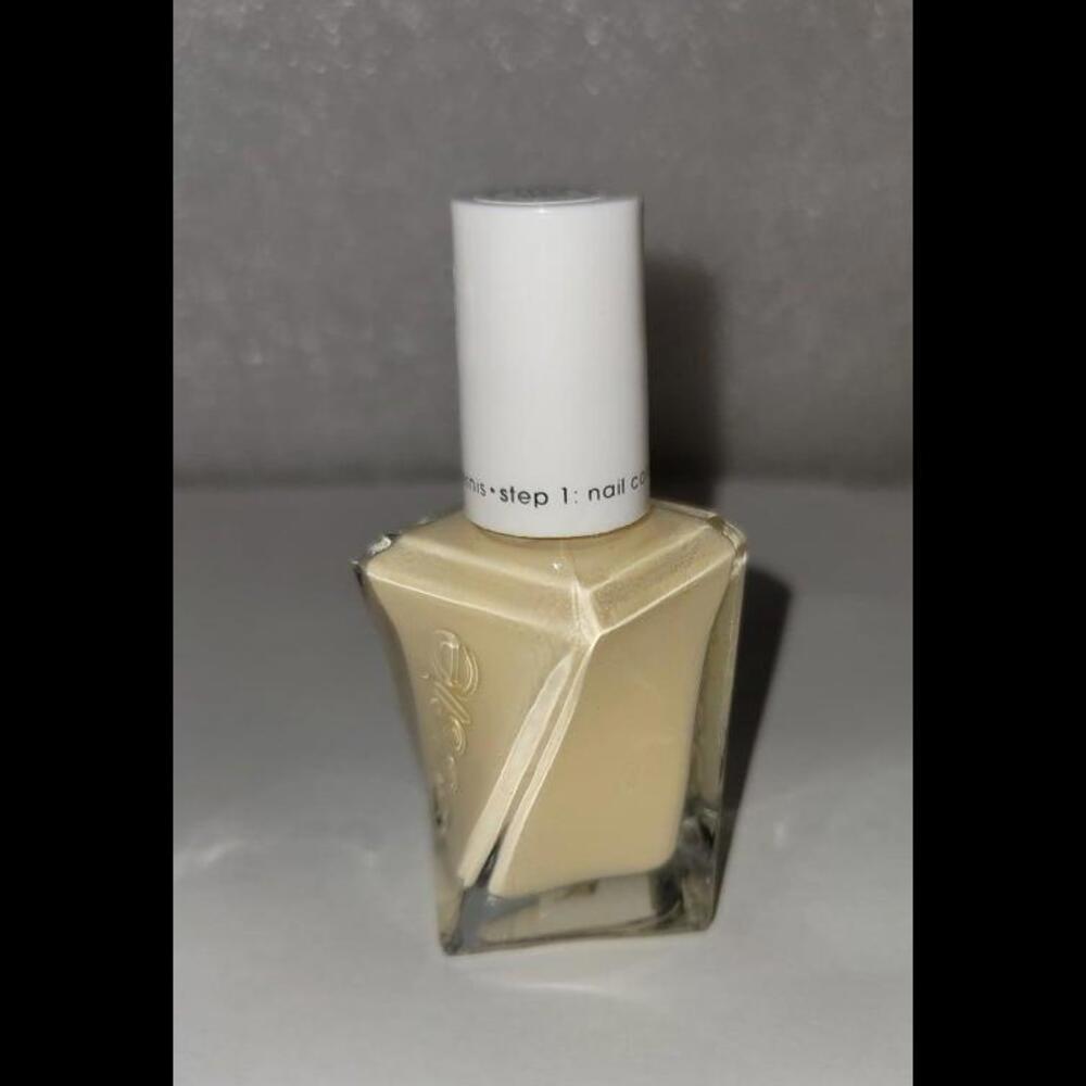 Essie Gel Couture 102 atelier at the bay